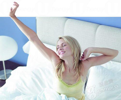 香港人生活忙碌，有不少人在難得的假期會選擇睡到兩、三點才起床。但其實早點起床是可以令你過得快樂點的方法。因為早點起床你會有更多時間去做自己喜歡做的事，或者做點你因為上班或是上學而無時間已做的事。能夠做自己平時沒有時間做的事，何樂而不為呢？所以早點起床是其中一種方法可以令自己的生活過得快樂一點！